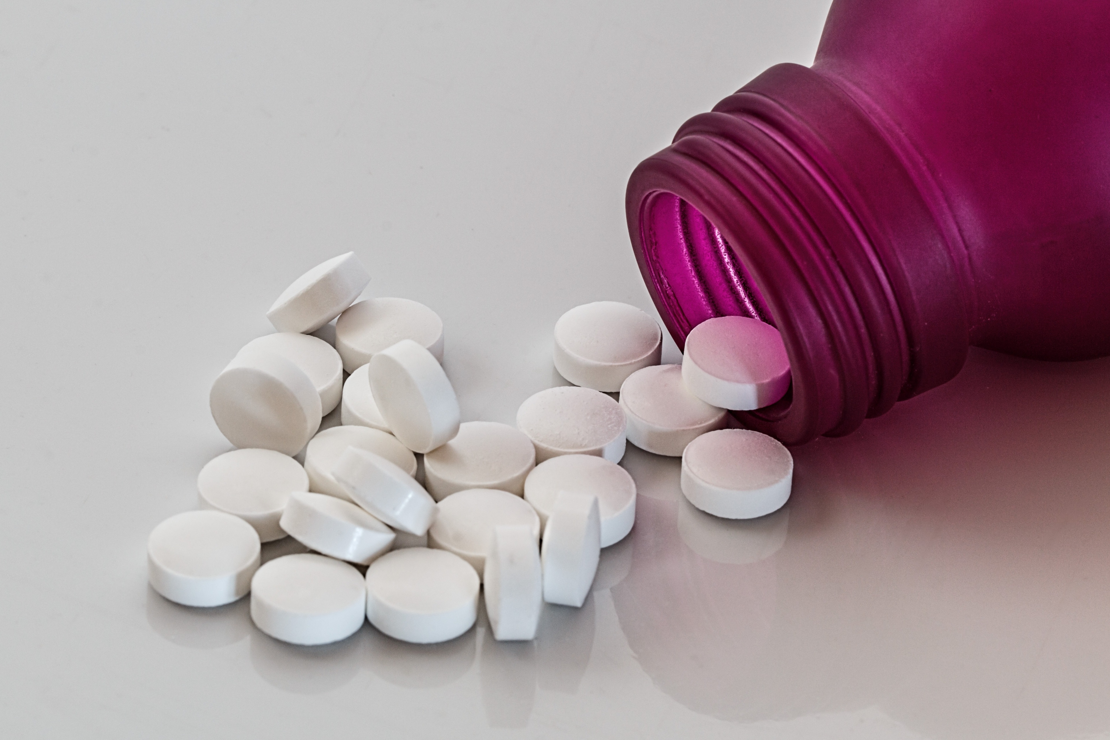 Wie beeinflusst Folsäure Vitamin B12?