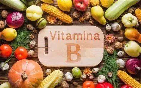 Welcher Zusammenhang besteht zwischen Vitamin B9 und Folsäure?